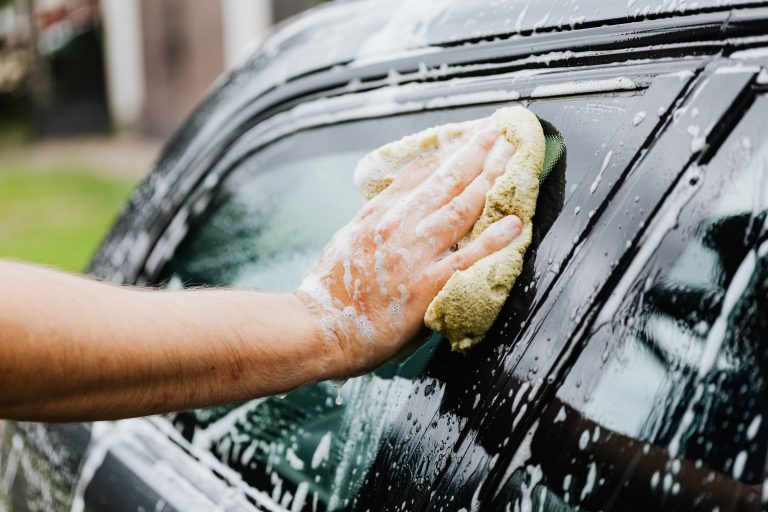 Expert Warns: Car Owners at Risk of £1,000 Fines for Neglecting Number Plate Cleanliness